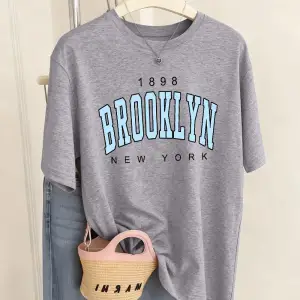 Urban Pop Graphic Kadın Tişört KoleksiyonuKod 5497