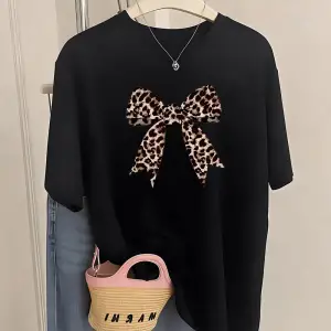 Urban Pop Graphic Kadın Tişört KoleksiyonuKod 5502