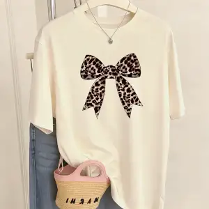 Urban Pop Graphic Kadın Tişört KoleksiyonuKod 5502