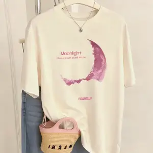 Urban Pop Graphic Kadın Tişört KoleksiyonuKod 5508