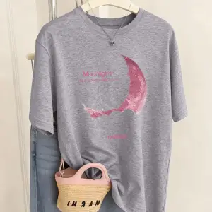 Urban Pop Graphic Kadın Tişört KoleksiyonuKod 5508