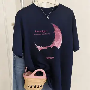 Urban Pop Graphic Kadın Tişört KoleksiyonuKod 5508