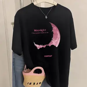 Urban Pop Graphic Kadın Tişört KoleksiyonuKod 5508