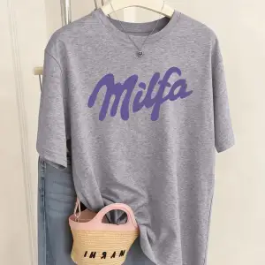 Urban Pop Graphic Kadın Tişört KoleksiyonuKod 5525