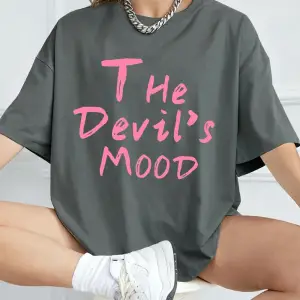 Urban Pop Graphic Kadın Tişört KoleksiyonuKod 5586