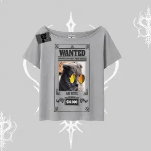 Wanted Temalı Kedi Baskılı Kayık Yaka Tshirt