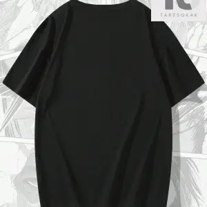 X Attack on Titan Erkek Figürü ve Japon Harfli Grafik Tişört