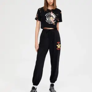 X Outlasted Letter Skull Graphic 4 Mevsim Eşofman