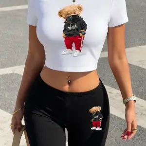 Yaz Ayı Maskesi Giyen Baskılı Kırpma T-Shirt Şort Kadın İki Parçalı Set Üstleri Pantolon Yüks