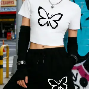 Yaz Basit Kelebek Baskılı Babby TeeT-Shirt Şort Kadın İki Parçalı Set Diz Boyu Pantolon Yüksek El