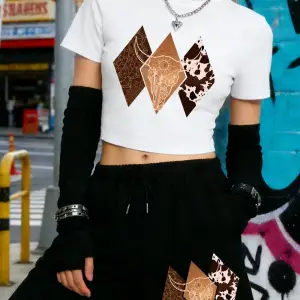 Yaz Kovboy Tarzı Grafik Baskı Kırpma Üstleri Şort Kadın İki Parçalı Set Beş Nokta Pantolon İn