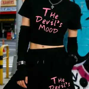 Yaz Şeytanın Ayı Harfli Baskılı Babby Teelar Şortlar Kadın İki Parçalı Set Beş Cepli Pantolon