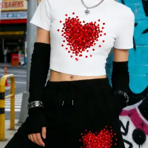 Yazlık Kırmızı Kalp Grafik Baskılı Babby TeeT-Shirt Şort Kadın İki Parçalı Set Diz Boyu Pantolon