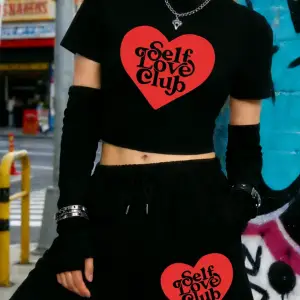 Yazlık Öz Sevgi Kulübü Kalp Baskılı Babby Teelar Şortlar Kadın İki Parçalı Set Beş Cepli Panto