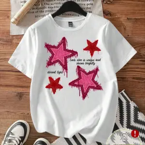 Yıldız Grafikli Yuvarlak Yaka Kısa Kollu Tişört