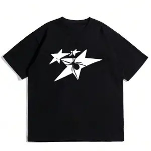 Yıldız Grafikli Yuvarlak Yaka Kısa Kollu Tişört