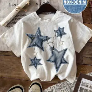 Yıldız Grafikli Yuvarlak Yaka Kısa Kollu Tişört