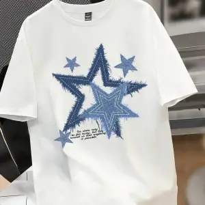 Yıldız Grafikli Yuvarlak Yaka Kısa Kollu Tişört