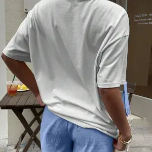 Yıldız Grafikli Yuvarlak Yaka Kısa Kollu Tişört