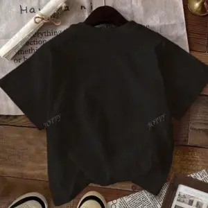 Yıldız Grafikli Yuvarlak Yaka Kısa Kollu Tişört