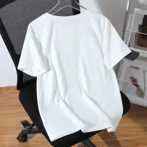 Yıldız Grafikli Yuvarlak Yaka Kısa Kollu Tişört