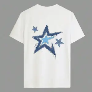 Yıldız Grafikli Yuvarlak Yaka Kısa Kollu Tişört