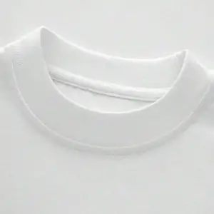 Yıldız Grafikli Yuvarlak Yaka Kısa Kollu Tişört