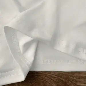 Yıldız Grafikli Yuvarlak Yaka Kısa Kollu Tişört