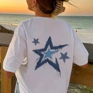 Yıldız Grafikli Yuvarlak Yaka Kısa Kollu Tişört