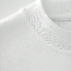 Yıldız Grafikli Yuvarlak Yaka Kısa Kollu Tişört