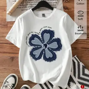 Yıldız Grafikli Yuvarlak Yaka Kısa Kollu Tişört