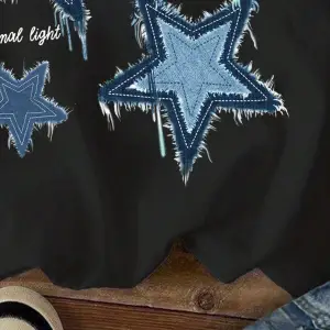 Yıldız Grafikli Yuvarlak Yaka Kısa Kollu Tişört