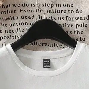 Yıldız Grafikli Yuvarlak Yaka Kısa Kollu Tişört