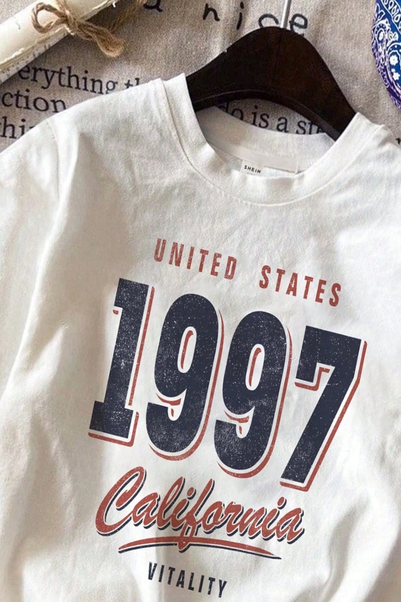1997 Vintage Amerikan Yazı Tipi Stili Moda Rahat Baskılı Siyah Kısa Kollu Tiş