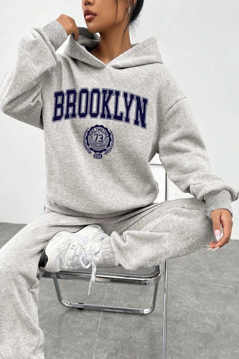 2li Set: Büyük Beden Kadınlar İçin Rahat Retro Brooklyn Grafik Kapüşonlu Üst ve