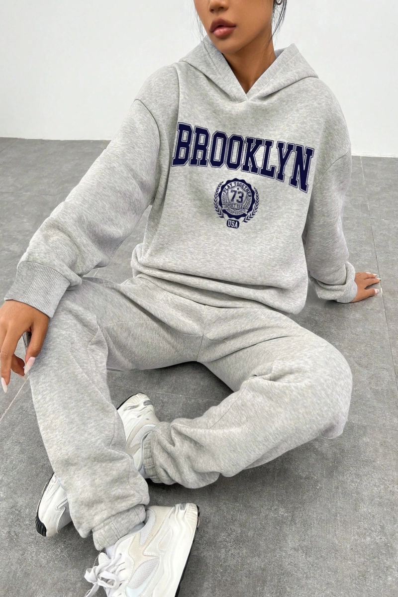 2li Set: Büyük Beden Kadınlar İçin Rahat Retro Brooklyn Grafik Kapüşonlu Üst ve