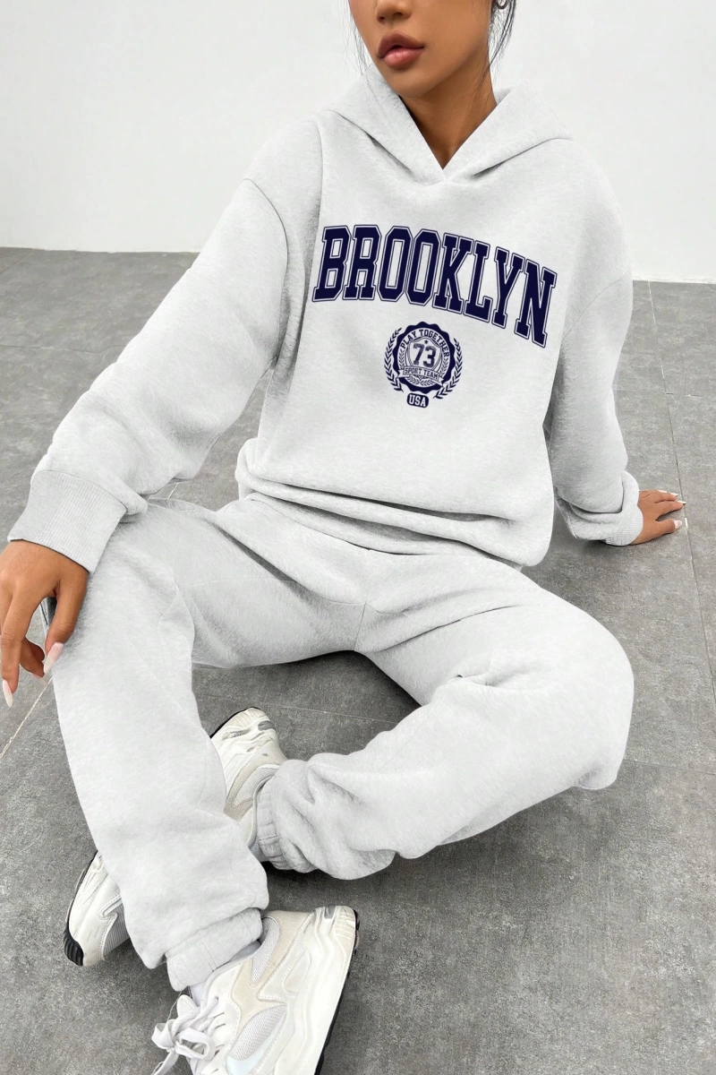 2li Set: Büyük Beden Kadınlar İçin Rahat Retro Brooklyn Grafik Kapüşonlu Üst ve