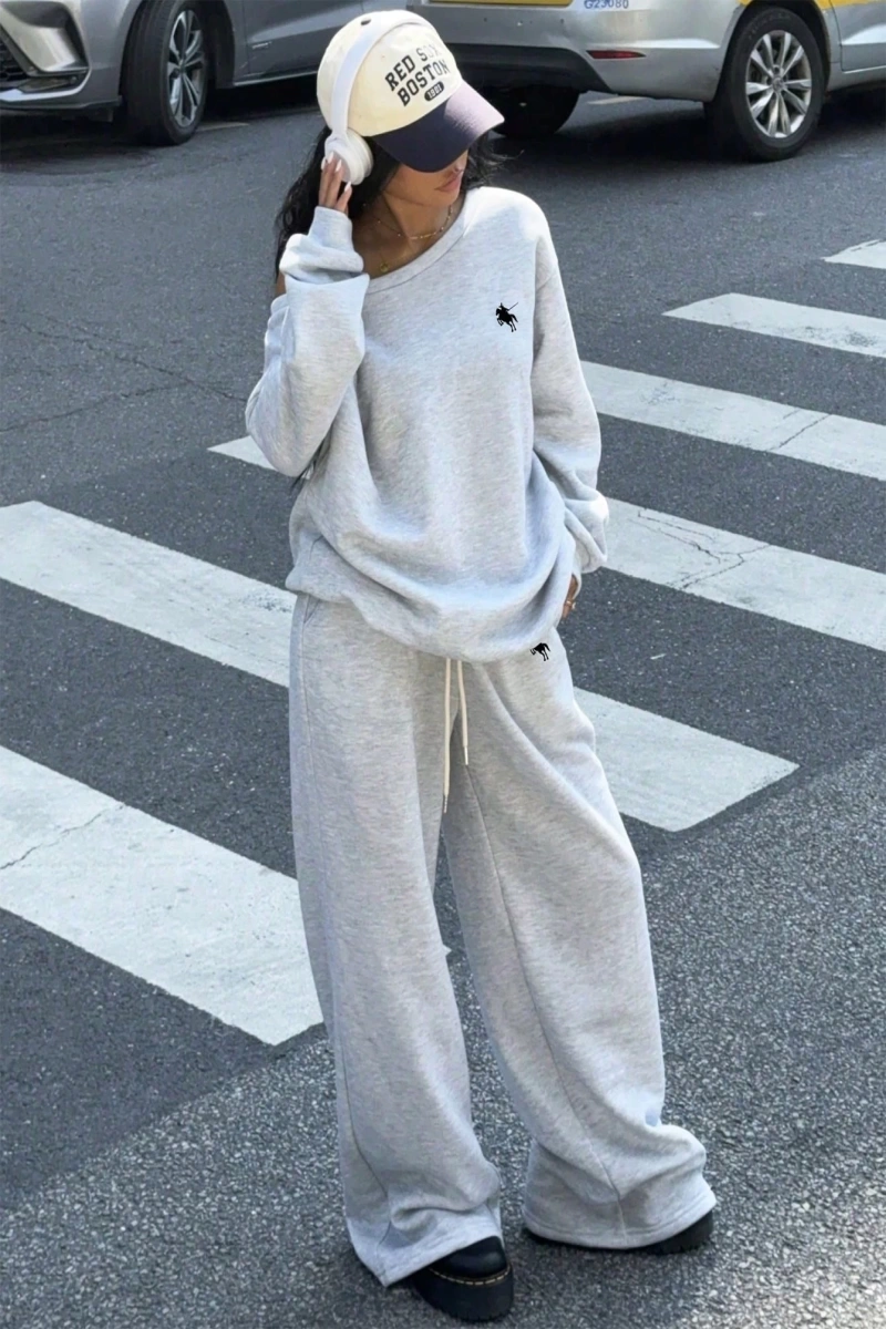 2 Parça Set: Bol Soğuk Omuz Sweatshirt ve Termal Astarlı Geniş Paça Eşofman Altı