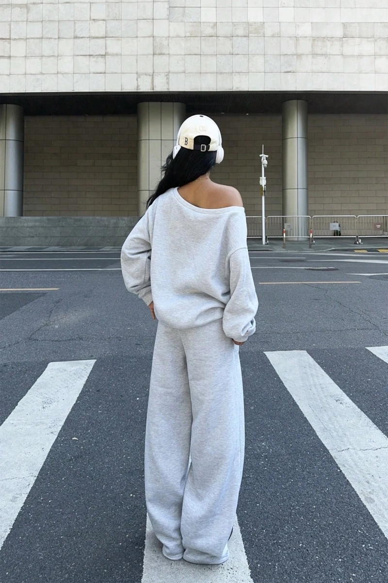 2 Parça Set: Bol Soğuk Omuz Sweatshirt ve Termal Astarlı Geniş Paça Eşofman Altı