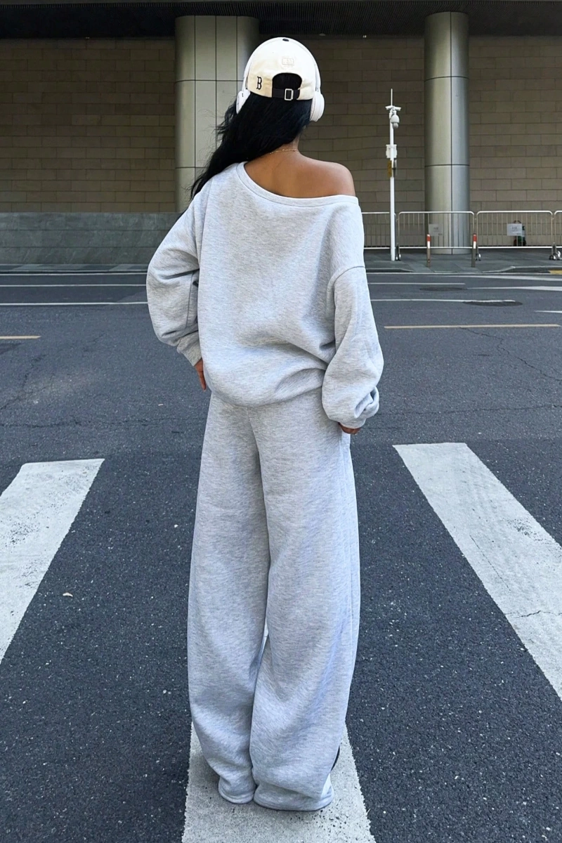2 Parça Set: Bol Soğuk Omuz Sweatshirt ve Termal Astarlı Geniş Paça Eşofman Altı