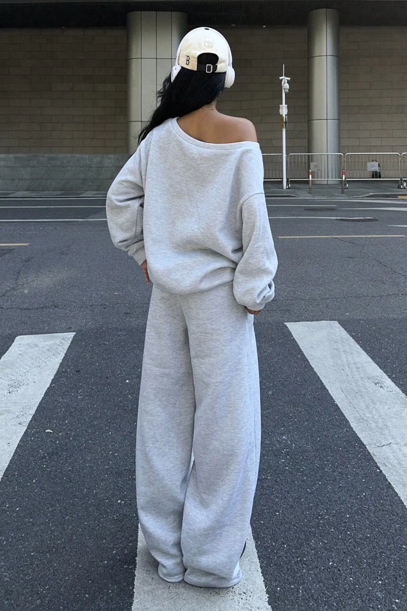 2 Parça Set: Bol Soğuk Omuz Sweatshirt ve Termal Astarlı Geniş Paça Eşofman Altı