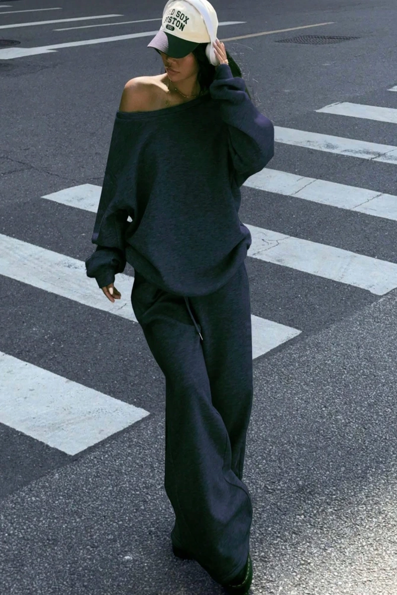 2 Parça Set: Bol Soğuk Omuz Sweatshirt ve Termal Astarlı Geniş Paça Eşofman Altı