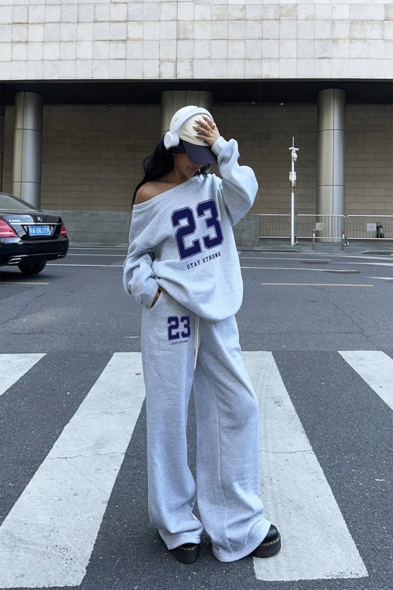 2 Parça Set: Bol Soğuk Omuz Sweatshirt ve Termal Astarlı Geniş Paça Eşofman Altı