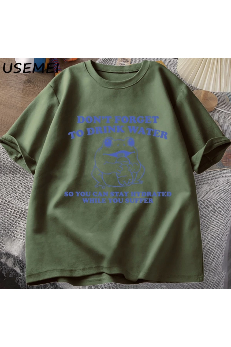 Acı çekerken hidrate kalmak T-Shirt Vintage stil komik kurbağa grafik Tee yaz pamuk kısa koll