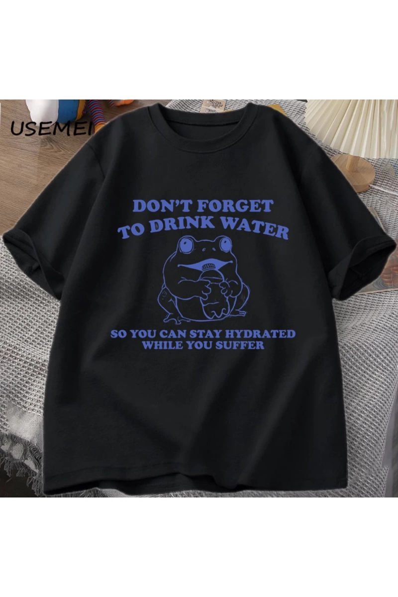 Acı çekerken hidrate kalmak T-Shirt Vintage stil komik kurbağa grafik Tee yaz pamuk kısa koll