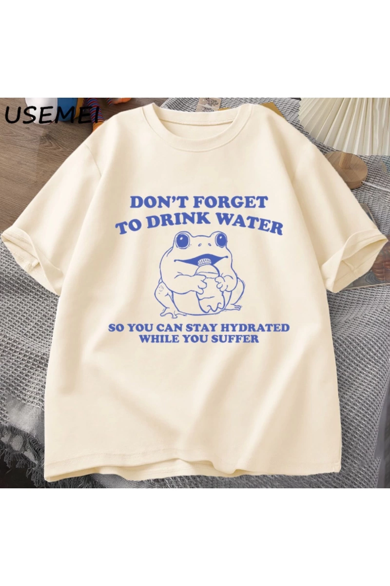 Acı çekerken hidrate kalmak T-Shirt Vintage stil komik kurbağa grafik Tee yaz pamuk kısa koll