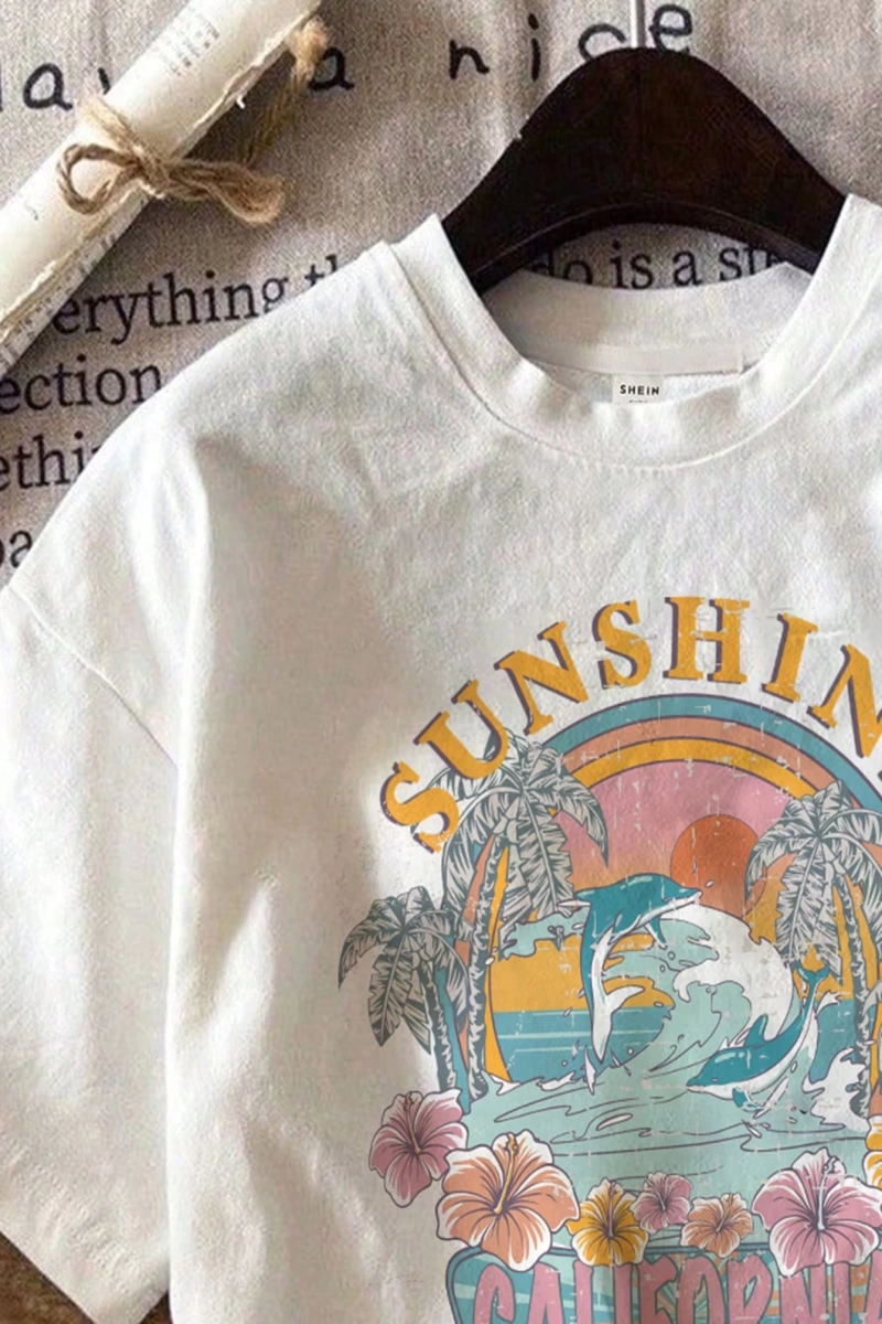 Attrition Casual Dolphin, Palmiye Ağacı ve Dalga Baskılı Slim Fit Kısa Kollu Beyaz Tişört Kad