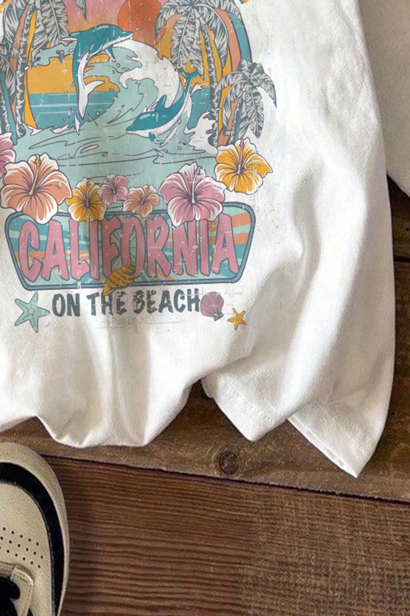 Attrition Casual Dolphin, Palmiye Ağacı ve Dalga Baskılı Slim Fit Kısa Kollu Beyaz Tişört Kad