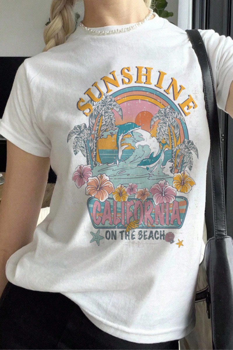 Attrition Casual Dolphin, Palmiye Ağacı ve Dalga Baskılı Slim Fit Kısa Kollu Beyaz Tişört Kad