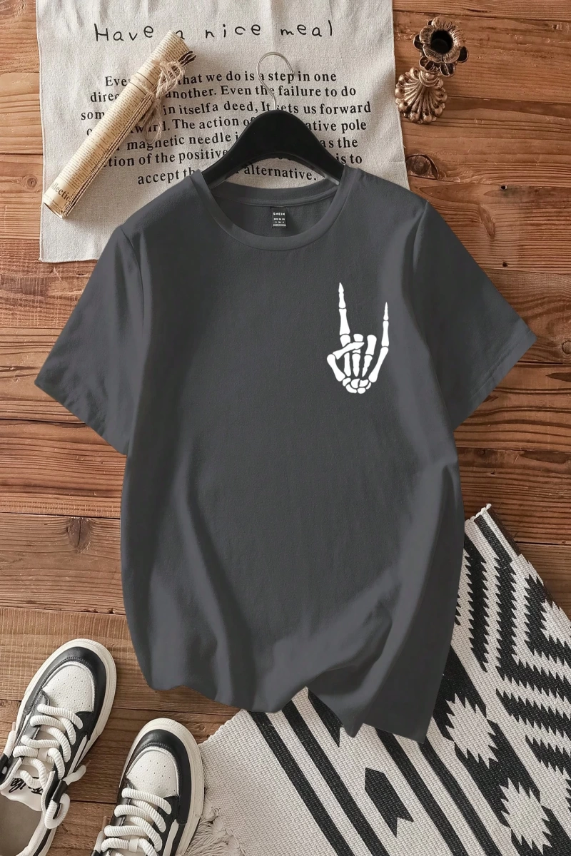 Büyük Beden Fiyonk Logo Baskılı Rahat Minimalist Desen Yuvarlak Yaka Kısa Kollu Tişö